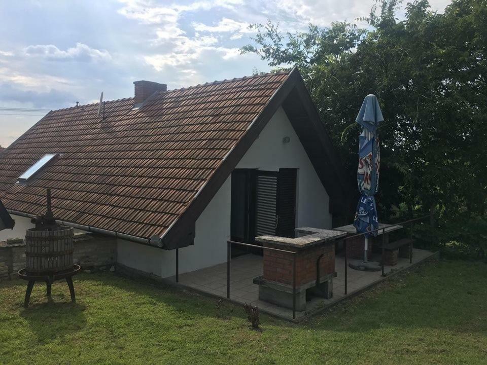 Bago Pince Apartment Hajos Екстериор снимка